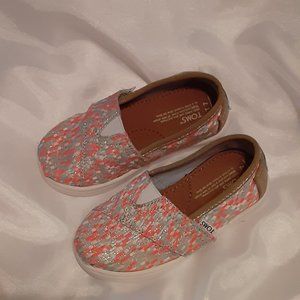Sz T7 Toms, One for One Boutique, Girls Alpargata Slip-Ons/Flats NWOT